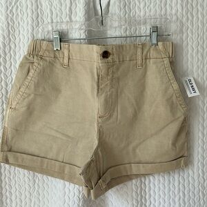 Old Navy Every Day khaki shorts. Size medium.